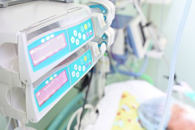 tedavisi hastane koğuşunda. Yetişkinler için yoğun bakım.