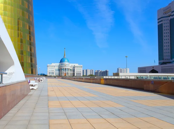 Astana. Urban landscape with the presidential palace — Stock Photo, Image