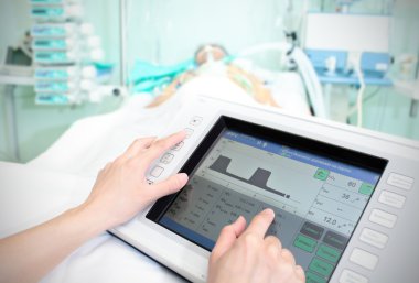 Touchpad hastanede. Doktor t parametrelerini ayarlar.