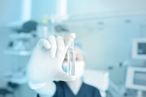 Nurse showing drug in hospital — Stock Photo, Image