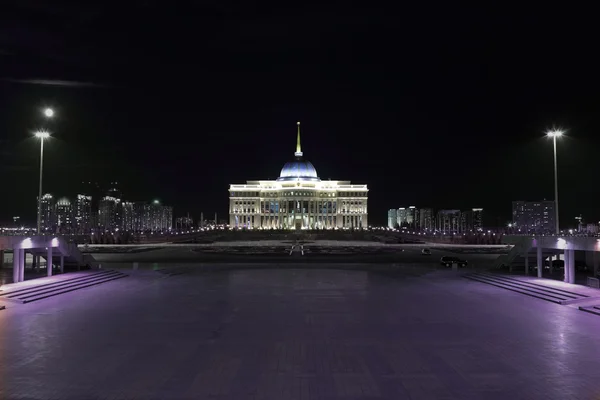 Symbols of Kazakhstan Ak Orda Palace at night — Stock Photo, Image