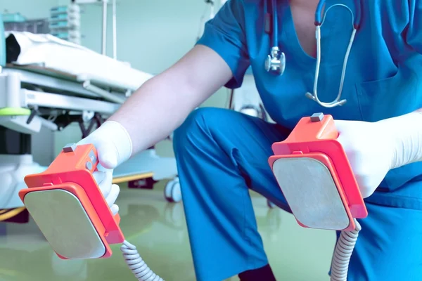 Choque eléctrico (desfibrilación) en el hospital — Foto de Stock