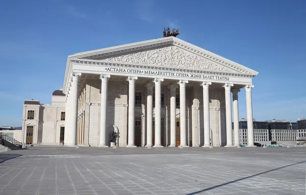 Nieuwe theater voor opera en ballet "astana opera" in astana. — Stockfoto