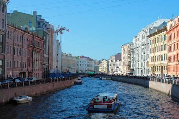 Um dos canais fluviais em São Petersburgo — Fotografia de Stock