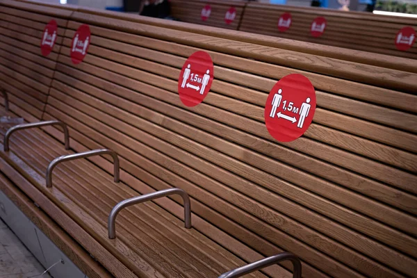 Red Stickers Maintain Social Distance Seats Distance Meters People Stop — Stockfoto