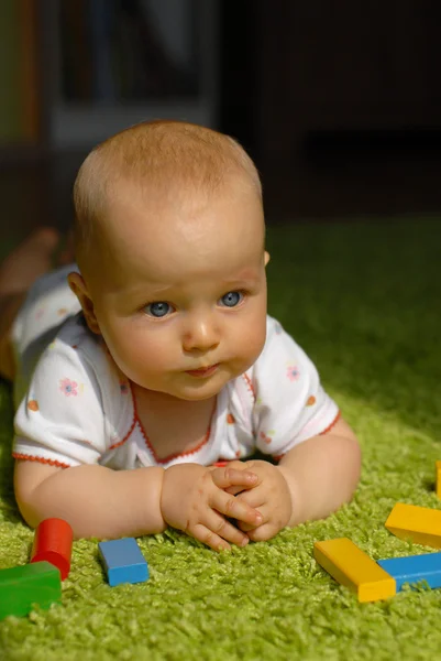 Baby playing with building blocks — Stock Photo, Image