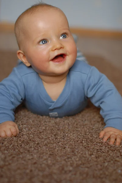 Bebek taramaya öğrenir.