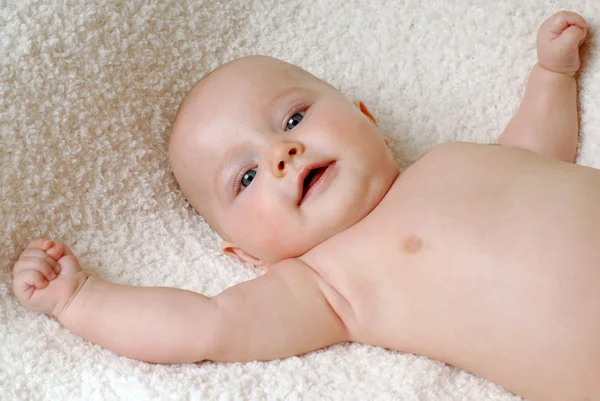 8 month old baby lying on his stomach — Stock Photo, Image