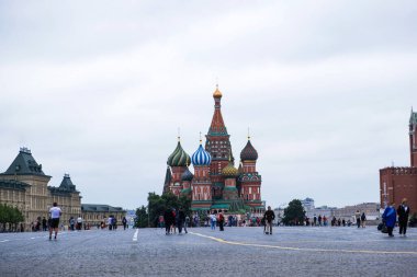 Rusya, Moskova, Aralık 2021: Halkı ünlü turistik mekanlı Kremlin Meydanı