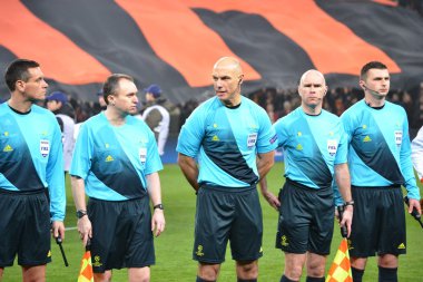Baş hakem howard webb. olarak hareket edecek hakem darren cann ve michael mullarkey ve stephen çocuk
