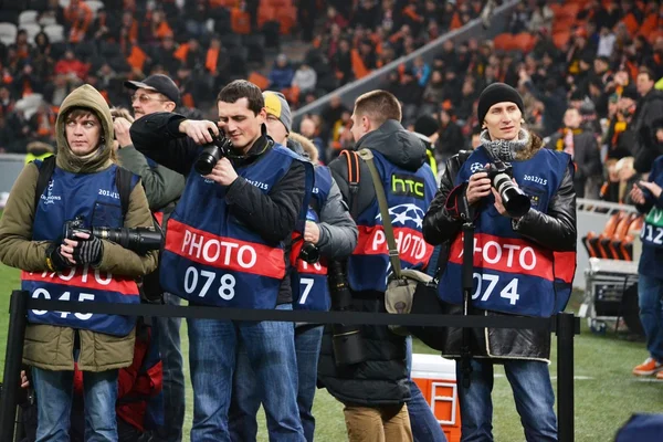 Fotografer före match i champions league — Stockfoto