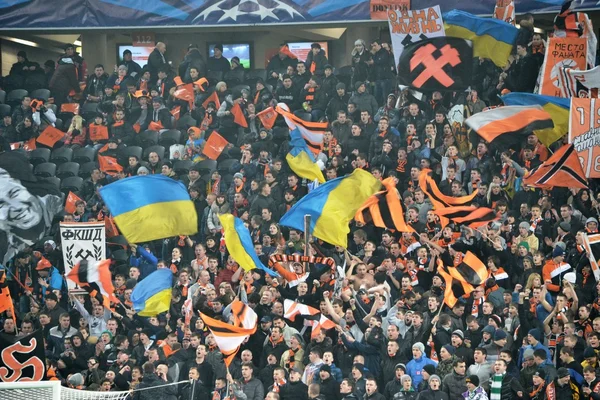 Supporters and fans of FC Shakhtar — Stock Photo, Image