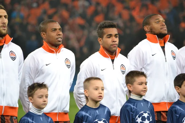 De wedstrijd van de champions league. Fernandinho, teixeira, eduardo vóór de wedstrijd — Stockfoto