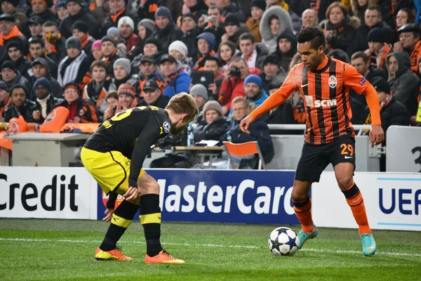 Alex Teixeira em ação em uma partida contra Borussia Dortmund — Fotografia de Stock
