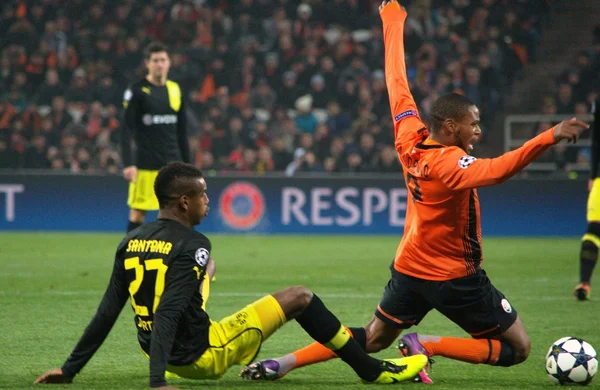 Eduardo contra Felipe Santana en un partido Shakhtar Donetsk - Dortmund — Foto de Stock