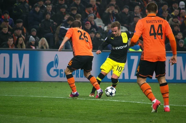 Borussia Dortmund and FC Shakhtar footballers in action — Stock Photo, Image