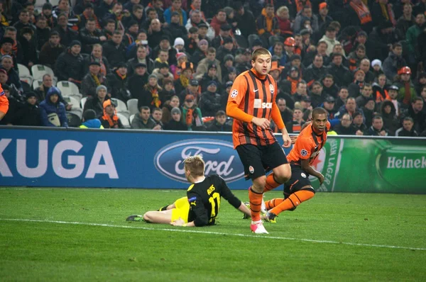 Rakitskiy, fernandinho in actie tijdens de wedstrijd — Stockfoto