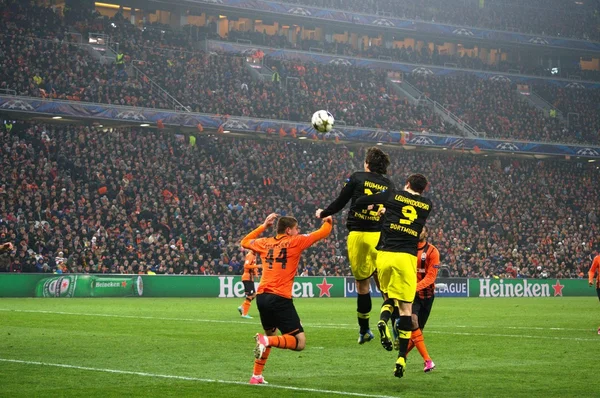 Shakhtar futbolistas contra Borussia Dortmund en Champions League — Foto de Stock