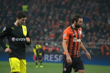 Dario srna ve robert lewandowski maç sırasında