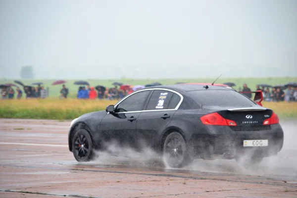 Pilotes non identifiés pendant le championnat de course de drag — Photo