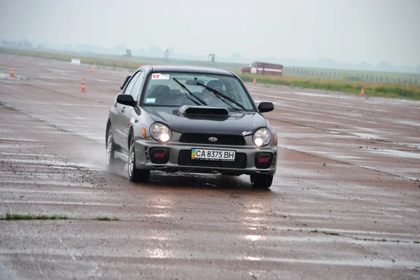 Pilotes non identifiés pendant le championnat de course de drag — Photo