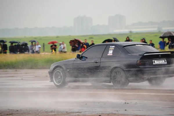 Pilotes non identifiés pendant le championnat de course de drag — Photo