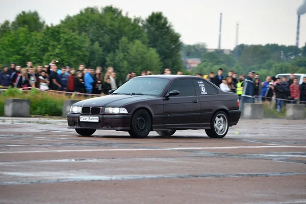 Pilotes non identifiés pendant le championnat de course de drag — Photo