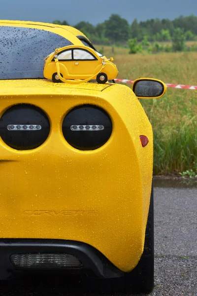 Carro esporte em arrastar campeonato de corrida — Fotografia de Stock