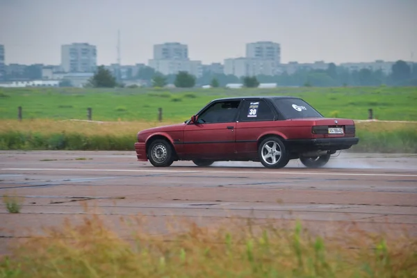 Pilotes non identifiés pendant le championnat de course de drag — Photo