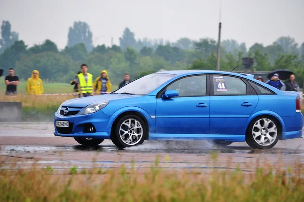 Pilotes non identifiés pendant le championnat de course de drag — Photo