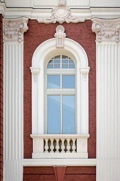 A vertical window with columns. Architectural detail of the Nati — Stock Photo, Image