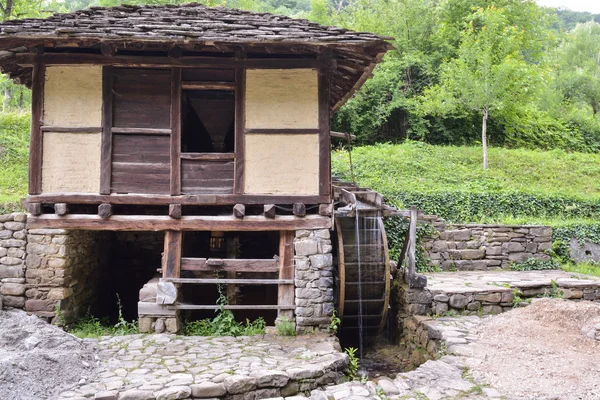 Molino de agua y rueda de agua, llamado "Dolap", que pone agua en Fotos de stock libres de derechos