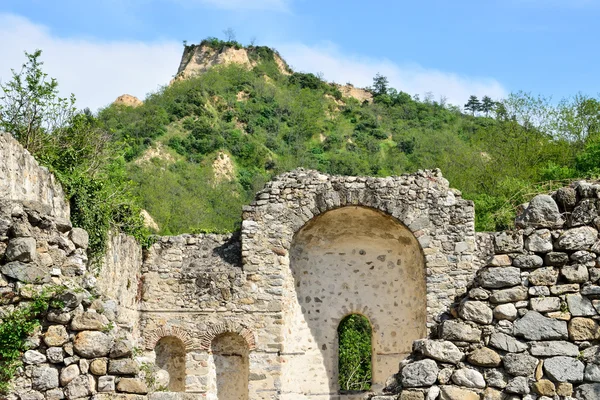 Ruinas de un santuario religioso cristiano en Melnik, Bulgaria — Foto de Stock