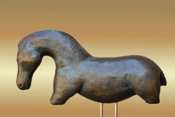 Het wild paard van vogelherd cave, de vroegste sculptuur van een — Stockfoto