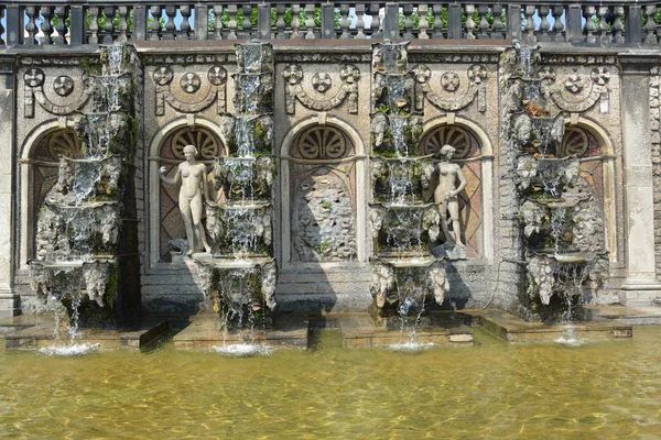 Gran Cascada en los Jardines Herrenhausen, Jardines barrocos, esta — Foto de Stock