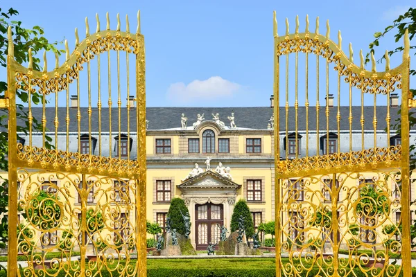 Puerta de oro en Herrenhausen Gardens, Hannover, Alemania —  Fotos de Stock
