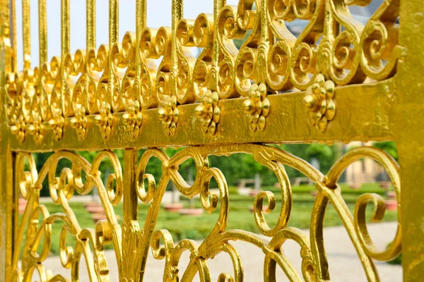 Golden gate in Herrenhausen Gardens, Hannover, Germany — Stock Photo, Image