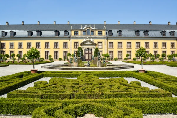 Antiguo palacio en Herrenhausen Jardines, Hannover, Baja Sajonia, Alemania, Europa — Foto de Stock