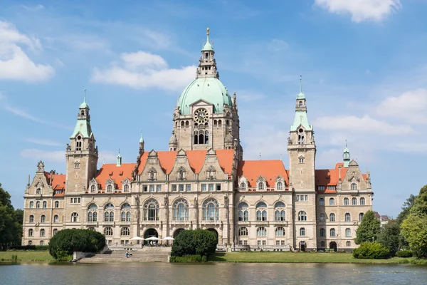 Landschap van het nieuwe stadhuis in Hannover, Duitsland — Stockfoto