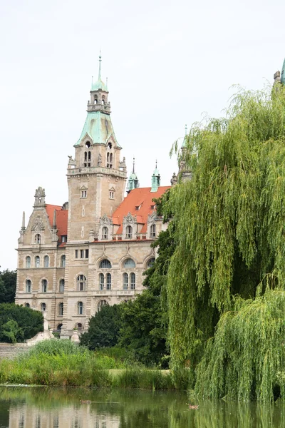 Landschap van het nieuwe stadhuis in Hannover, Duitsland — Stockfoto