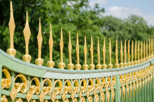 Une clôture métallique du XVIIIe siècle à Potsdam, Brandebourg, Allemagne — Photo