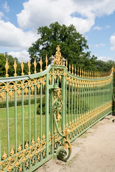 A metal fence of the 18th century in Potsdam, Brandenburg, Germa — Stock Photo, Image