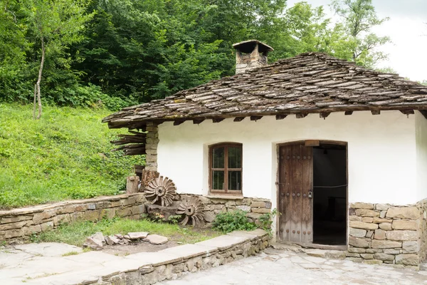 Typical Bulgarian architecture from the period of Ottoman empiri — Stock Photo, Image