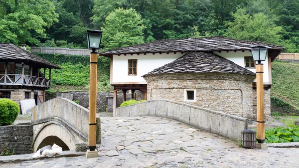 The church St. Epiphan with the old school from the period of Ot — Stock Photo, Image