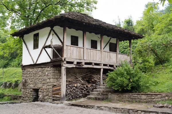 Typical Bulgarian architecture from the period of Ottoman empiri — Stock Photo, Image