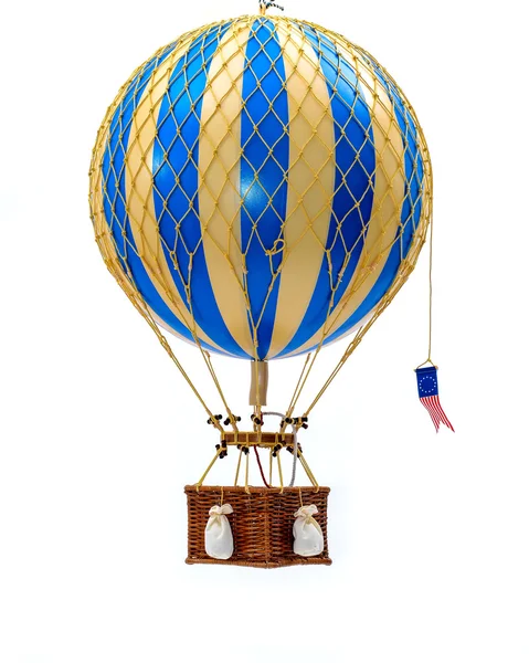 Ballon à air jouet avec panier — Photo