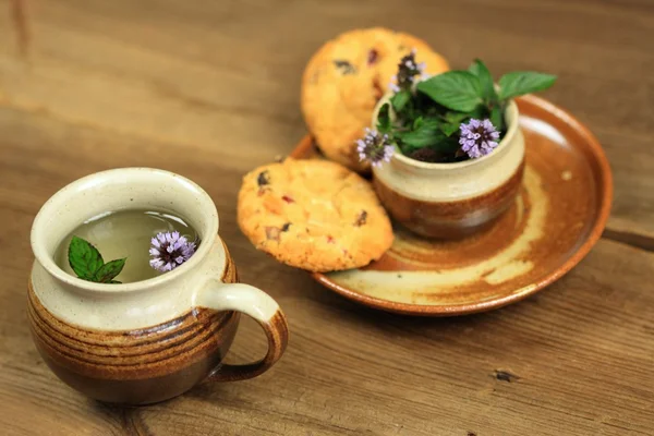 Chá de menta e biscoitos — Fotografia de Stock