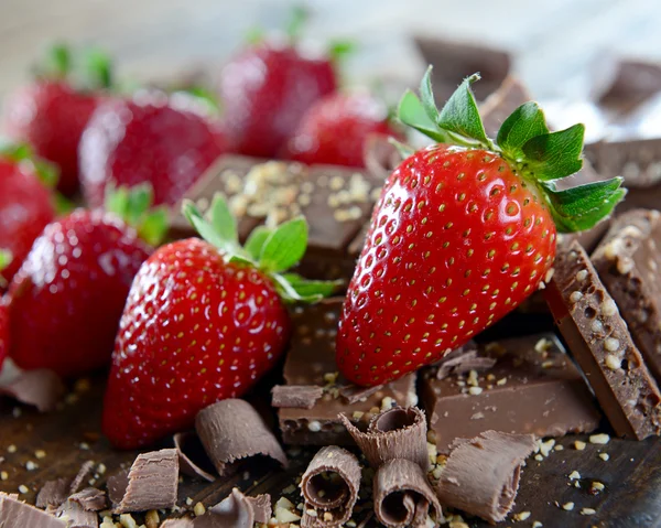 Chocolate and strawberries — Stock Photo, Image