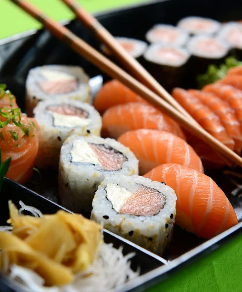 Mâncare japoneză - Sushi și Sashimi — Fotografie, imagine de stoc