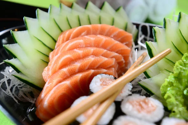 Japanese food - Sushi and sashimi — Stock Photo, Image